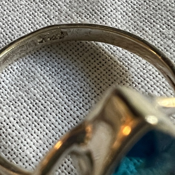 Flawless Blue Topaz Ring - Picture 4 of 8